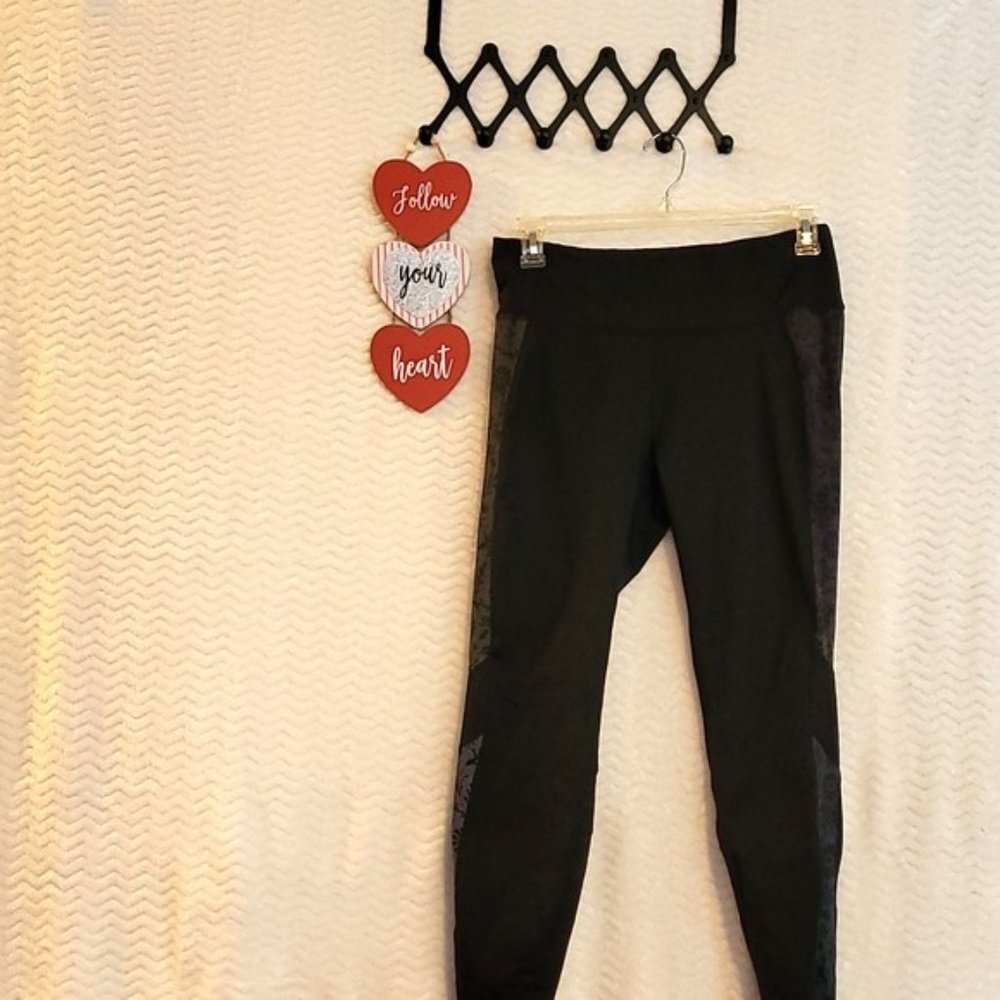 Avia Ladies Running pants with reflective sides. Size Large